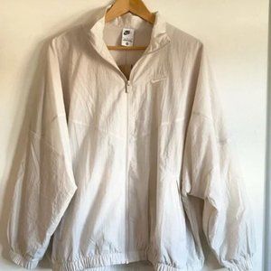 NWT! Nike Women's Sportswear Essential Windrunner Woven Jacket